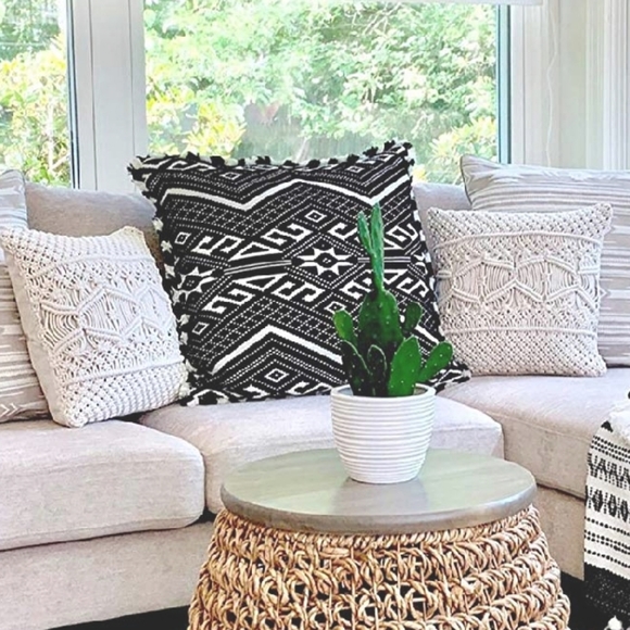 Urban Outfitters 2pcs Throw Pillow Cover Macrame - Picture 4 of 8